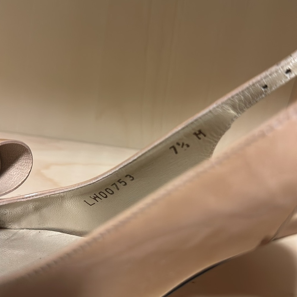 Stuart Weitzman Tan Heels with Bow Detail - Picture 9 of 9